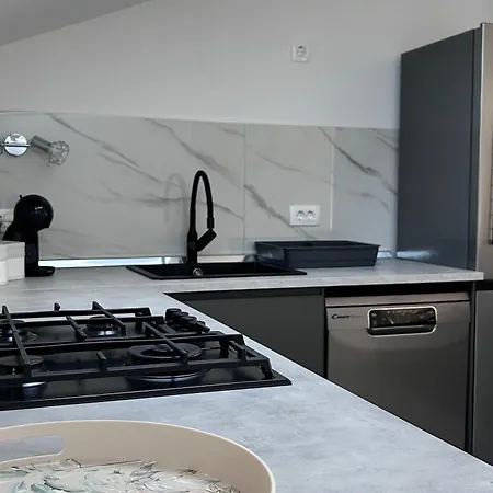 Apartment Apartments With Hot Tub Mandre, Pag - 24670 *