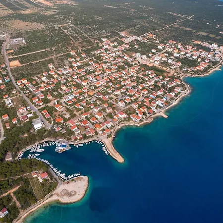Apartment Apartments With Hot Tub Mandre, Pag - 24670 Kolan