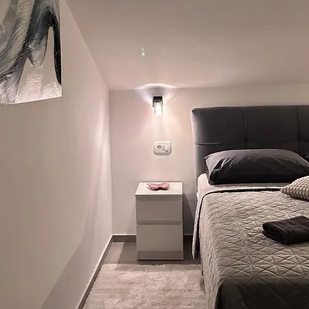 Apartments With Hot Tub Mandre, Pag - 24670 콜란